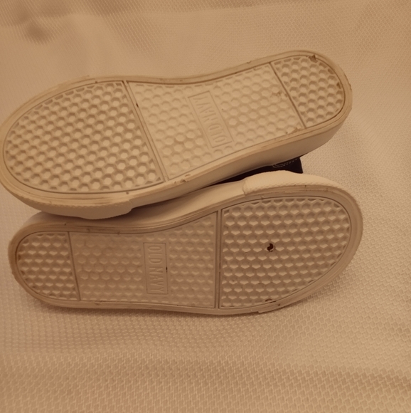 Boys Old Navy Black canvas hightops - Picture 8 of 8
